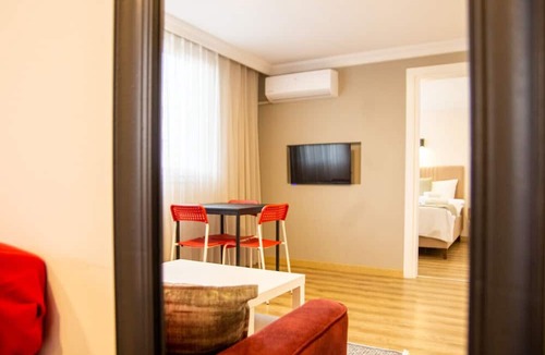 Kahramanlar Mahallesi Apartment | Colorful and Central Flat near Kulturpark Izmir
