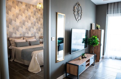 Kusadasi City Centre Condo | Luxurious 1BR! Netflix & kitchen - 5 min from the beach