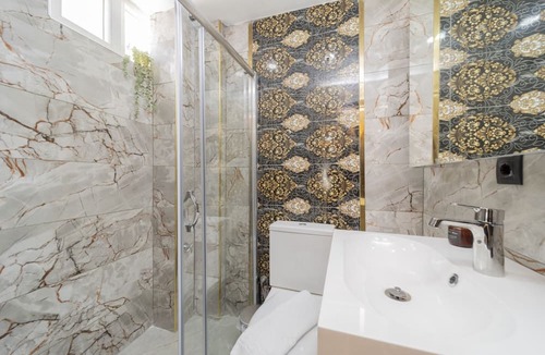 Antalya City Centre Apartment | Modern Well Appointed Flat in Antalya Muratpasa