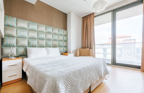 Merter Apartment | Studio Residence w Balcony Near Metro and Malls