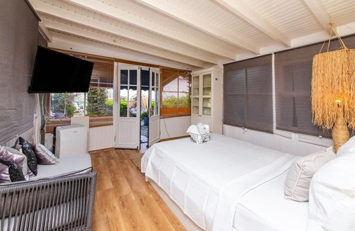 Koyunbaba Apartment | Dreamy Vacation Flat w Pool and Garden in Bodrum