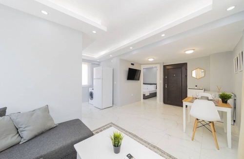 Alanya Apartment | Cozy Flat w Balcony Near New Year Market in Alanya