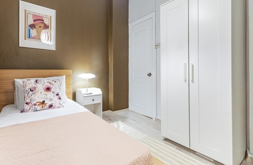 Osmanbey Apartment | Chic and Roomy Flat Near City's Nisantasi Mall