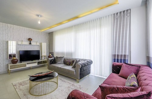 Kestel Apartment | Seaview Flat w Pool Near New Year Market in Alanya