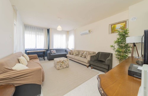 Guzeloba Mahallesi Apartment | Flat w Balcony 10 min to Lara Beach in Antalya