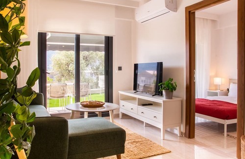 Gulbahce Mahallesi Apartment | Nature View Flat with Garden in Urla, Izmir