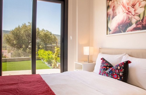 Gulbahce Mahallesi Apartment | Nature View Flat with Garden in Urla, Izmir