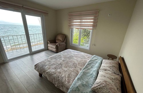 Orhangazi Villa | Iznik Sunshine Lake House with stunning views