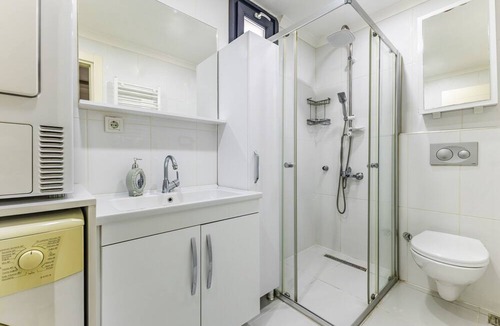 Maltepe Apartment | Chic Spacious Flat With Garden in Istanbul Maltepe