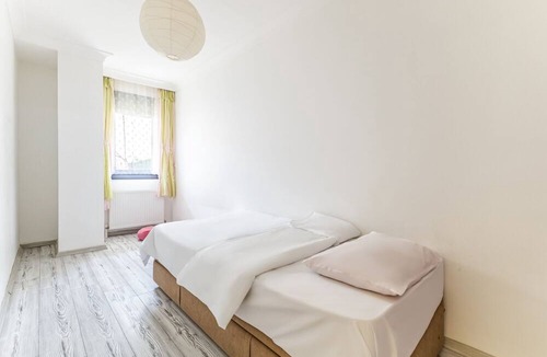 Maltepe Apartment | Chic Spacious Flat With Garden in Istanbul Maltepe
