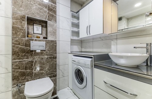 Suadiye Apartment | Spacious Flat Near Bagdat Avenue in Suadiye