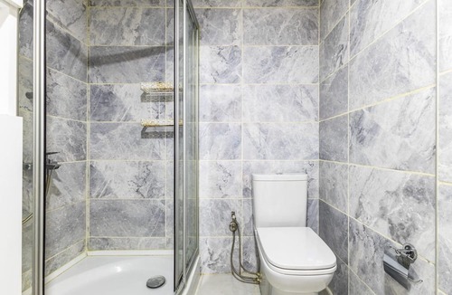 Bostanci Apartment | Chic Sea View Flat on Bagdat Avenue in Bostanci