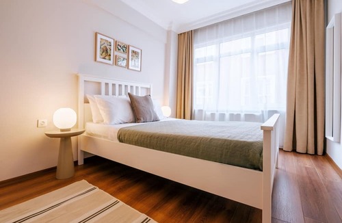 Rasimpasa Apartment | Charming Oasis w Balcony 5 min to Bull Statue