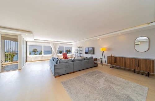 Konyaalti Apartment | Flat w Balcony 3 min to Konyaalti Beach in Antalya