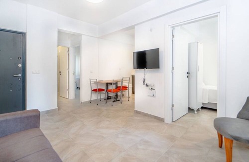 Turgutreis City Center Apartment | Charming Flat w Terrace 3 min to Beach in Bodrum