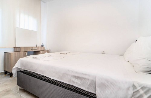Turgutreis City Center Apartment | Charming Flat w Terrace 3 min to Beach in Bodrum