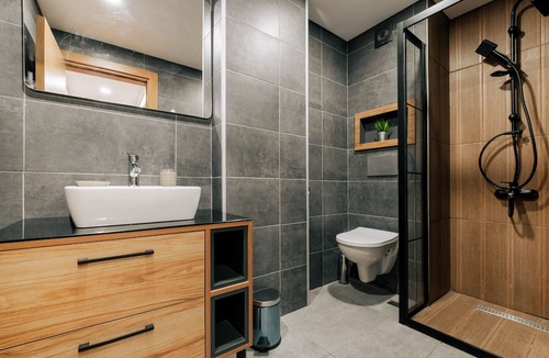Yakuplu Apartment | Chic Modern Flat 2 min to Metro, Near Marmara Park