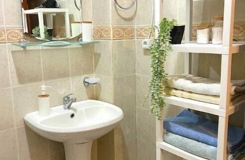 Vakfıkebir Apartment | Tranquil 2 BR fully equipped, DT&Metro, AC, Wi-Fi