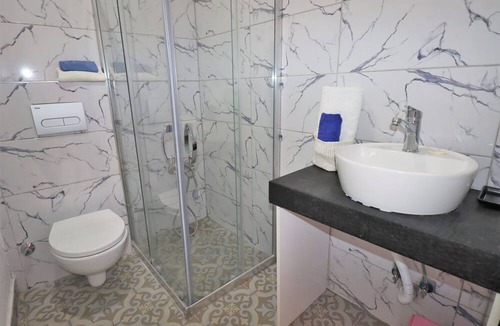 Kusadasi City Centre Apartment | Fine apartment in the center of Kusadasi. 2 minutes walk to the beach. pure nostalgia
