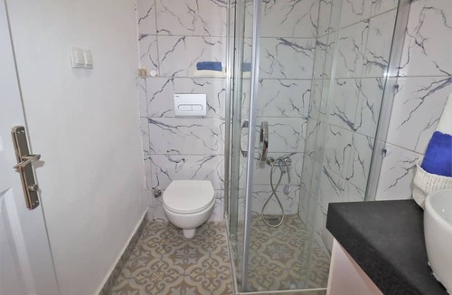 Kusadasi City Centre Apartment | Fine apartment in the center of Kusadasi. 2 minutes walk to the beach. pure nostalgia