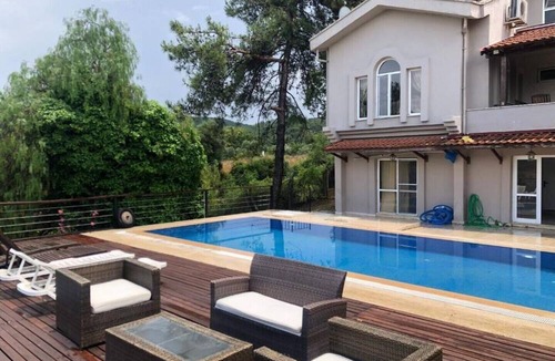 Ula Villa | 10 Minutes to Beach/ Kitebeach/ River Private Pool and Garden
