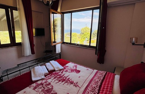 Bozcaada House | Zeus kır evi