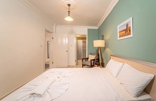 Fethiye City Center House | Sea View Vibrant Flat w Balcony Right by Sea