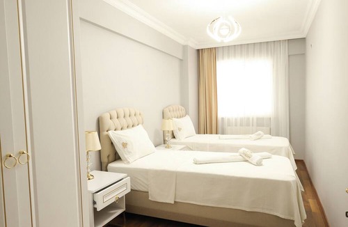 Kaymakli Apartment | فكرنا في راحتك في غرفنا المطلة على البحر والمدينة.