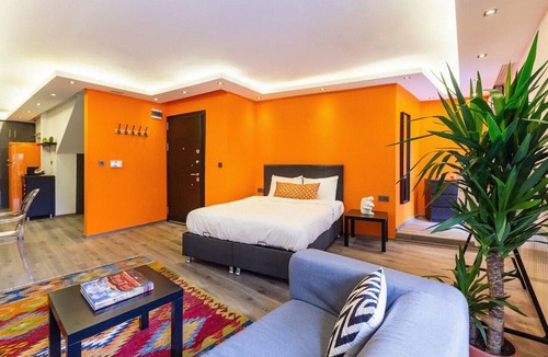 Inegeul Apartment | Bohemian Orange Flat, Ortakoy