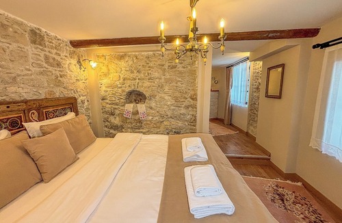 Urla House | 1870's Taş Konak Üç Oda