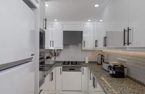 Moda Apartment | This apartment is a 3 bedroom(s), 2.5 bathrooms, located in Kadıköy, İstanbul.