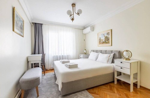 Moda Apartment | This apartment is a 3 bedroom(s), 2.5 bathrooms, located in Kadıköy, İstanbul.