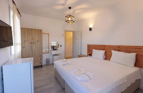 Yaliciftlik Hotel | Yalıyanı Pansiyon