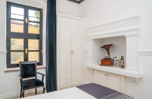 Ayvalik Hotel | Siyah Lale Cunda 1841