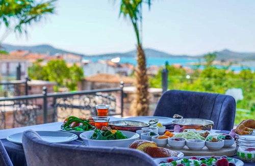 Ayvalik Hotel | Omer Aga Konagi