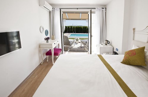 Hacımemis Hotel | Sade Alacati Hotel