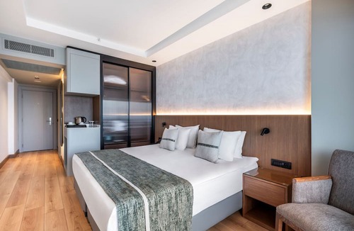 Kusadasi City Centre Hotel | Korumar Deluxe Hotel