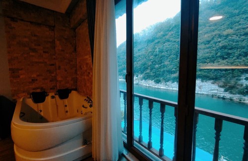 Agva Hotel | Hill River Hotel