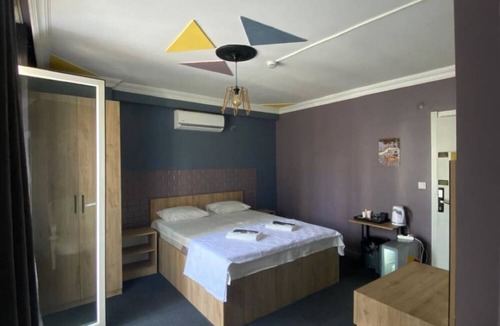 Pendik Cabin | Retro Suites