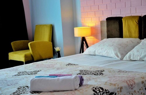 Pendik Cabin | Retro Suites