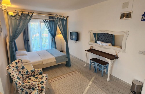 Tokoglu Hotel | Tarcin Alacati Otel