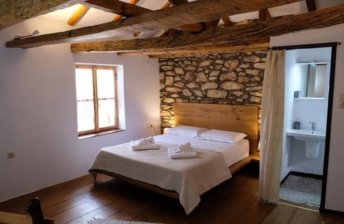 Bergama Cottage | Charming Greek Cottage 10 Min Walk to Acropol