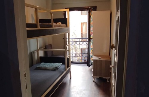Taksim Hostel | Ivy Hostel Cafe