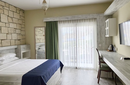 Urla Hotel | Otel Naturla Göl Evi