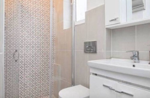 Galata Apartment | Design Flat- 4rm-3Bdrm-3Bth-1st flr