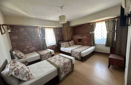 Ezine Hotel | Odunluk Tas Konak Otel