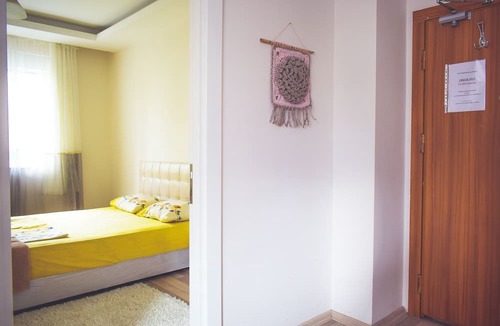 Sarsu Mahallesi Apartment | Spacious 1 bedroom with pool and mountain view