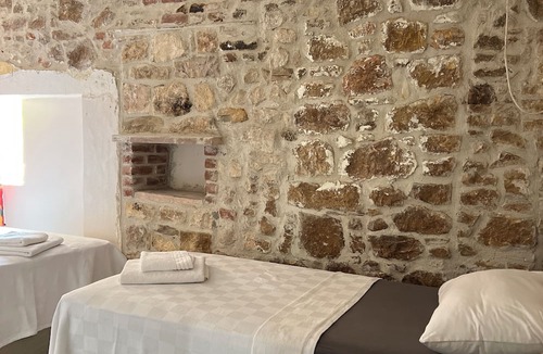 Ayvalik City Center Hotel | Sekercigiller Konuk Evi