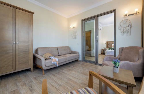 Gokceada Hotel | Cinarli Kasri Hotel