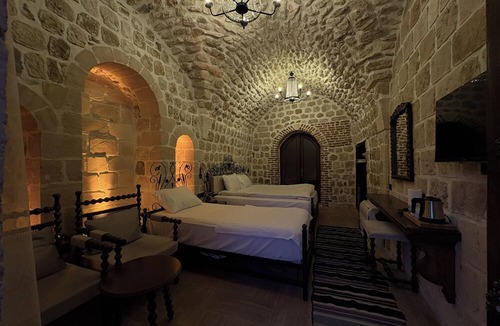 Artuklu Hotel | Arami Han konağı